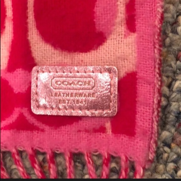 1 LEFT! EUC Signature COACH Wool Scarf, Pink - Picture 5 of 6